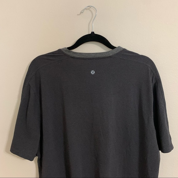 ‼️SOLD‼️Lululemon Mens vneck vent shirt - Picture 2 of 5